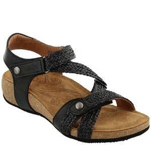Taos, the Trulie Woven Leather Sandals.
Black leather. Size US 7 - 7.5 / EU 38